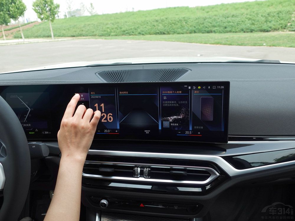 試駕寶馬i3 看美女依依如何馴服電動猛獸 試駕寶馬i3 看美女依依如何馴服電動猛獸