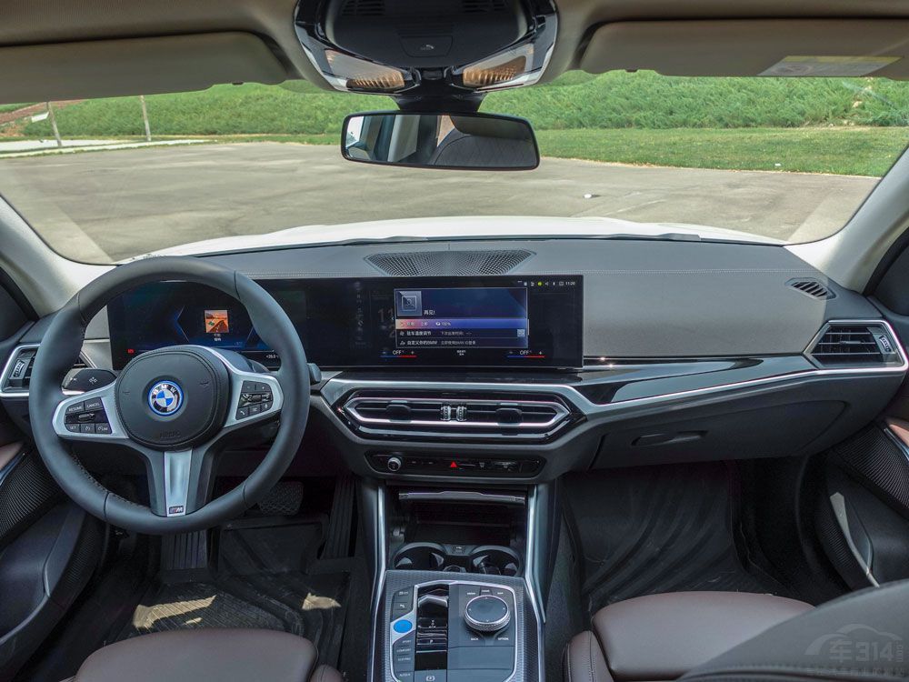 試駕寶馬i3 看美女依依如何馴服電動猛獸 試駕寶馬i3 看美女依依如何馴服電動猛獸