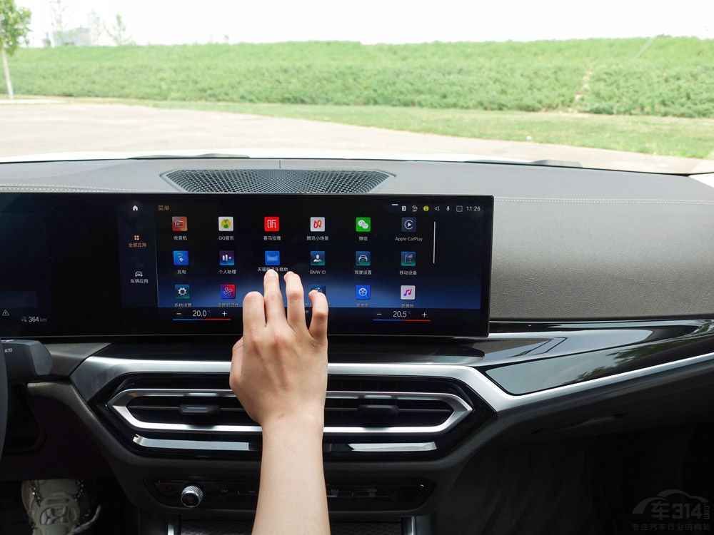 試駕寶馬i3 看美女依依如何馴服電動猛獸 試駕寶馬i3 看美女依依如何馴服電動猛獸