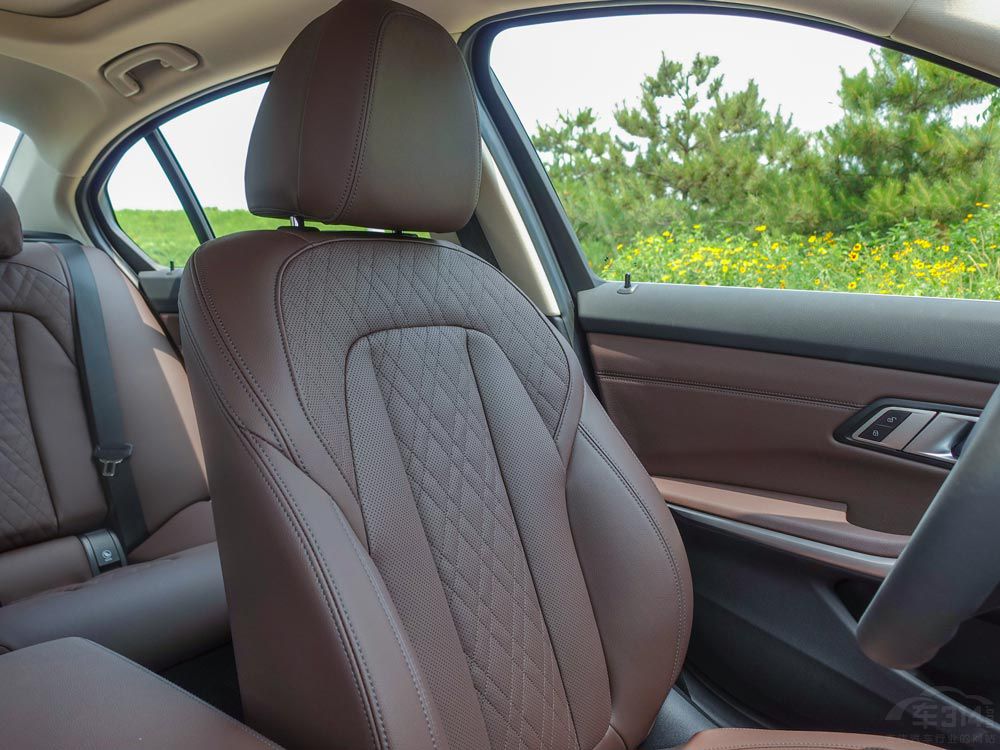 試駕寶馬i3 看美女依依如何馴服電動猛獸 試駕寶馬i3 看美女依依如何馴服電動猛獸