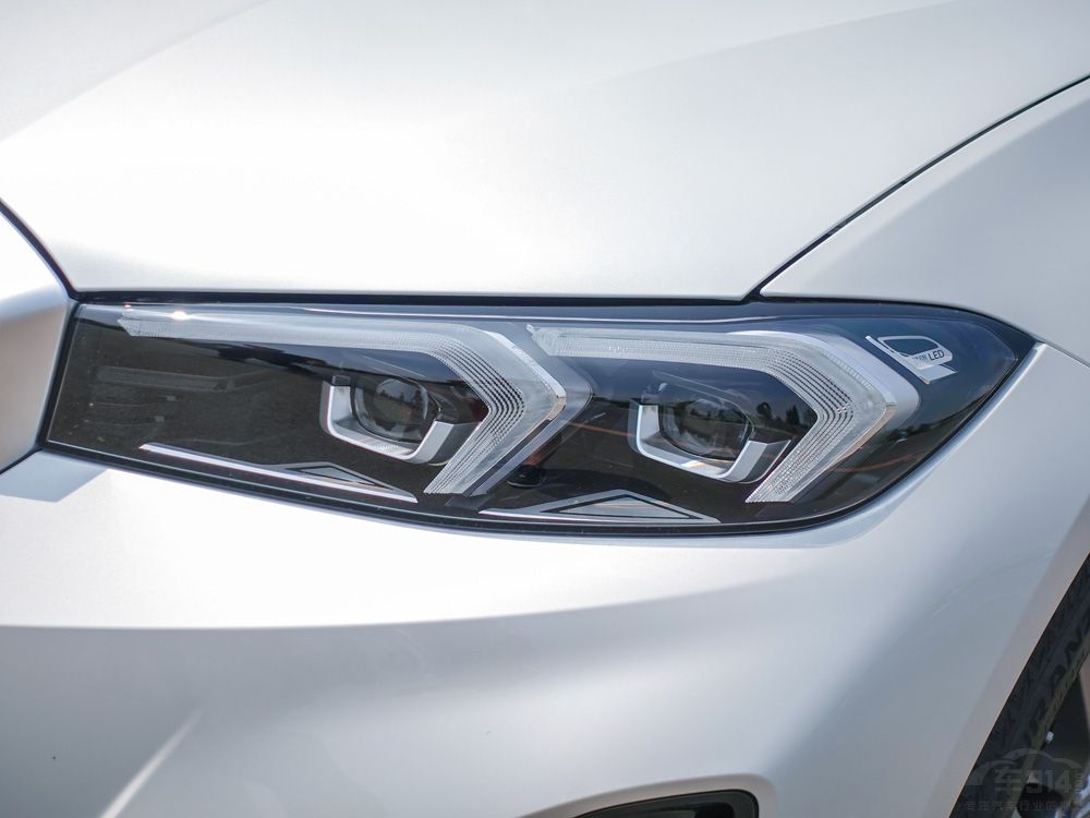 試駕寶馬i3 看美女依依如何馴服電動猛獸 試駕寶馬i3 看美女依依如何馴服電動猛獸