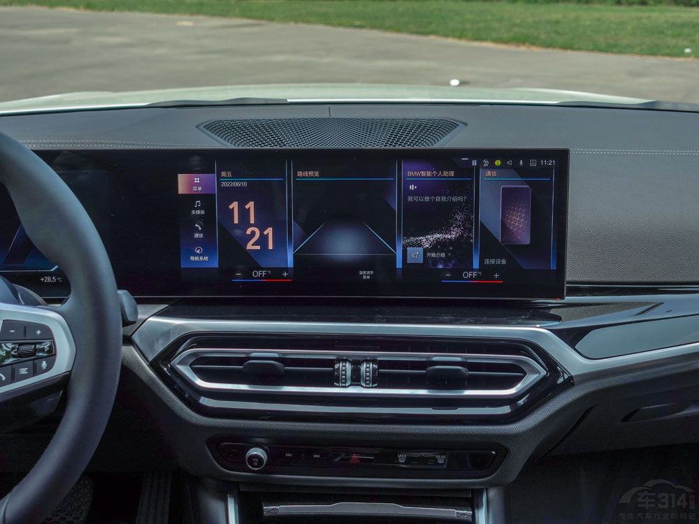 試駕寶馬i3 看美女依依如何馴服電動猛獸 試駕寶馬i3 看美女依依如何馴服電動猛獸