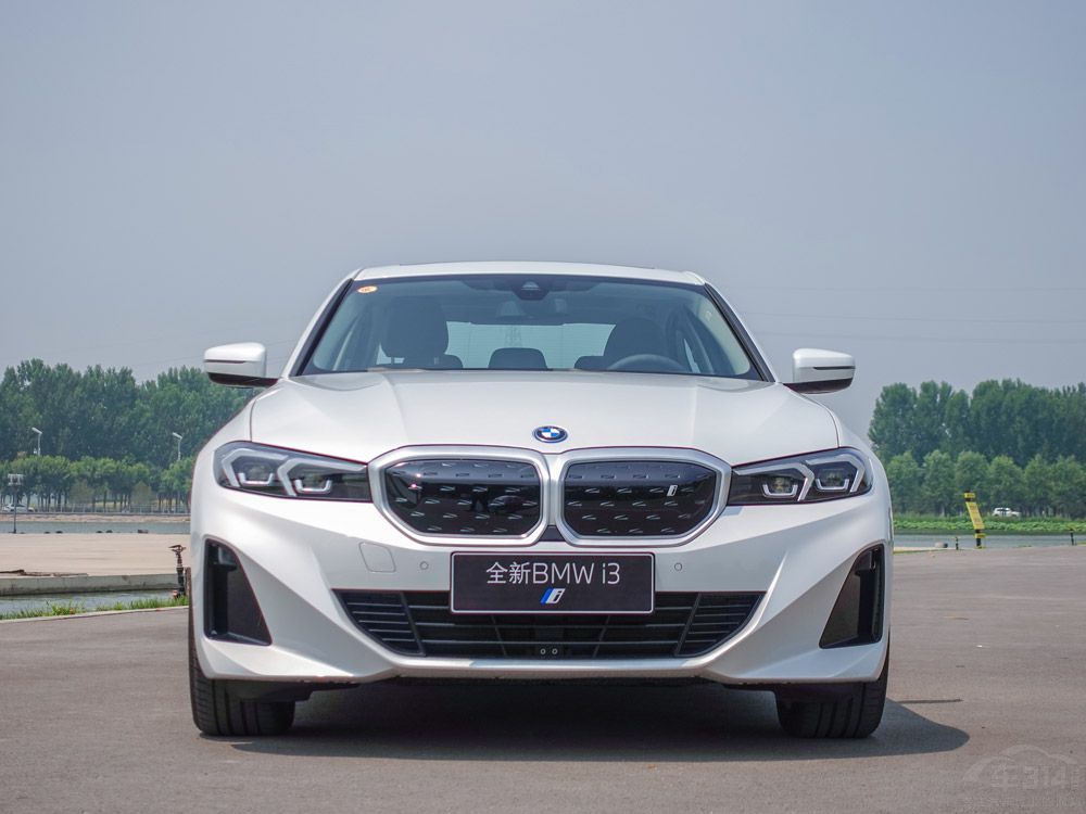 試駕寶馬i3 看美女依依如何馴服電動猛獸 試駕寶馬i3 看美女依依如何馴服電動猛獸