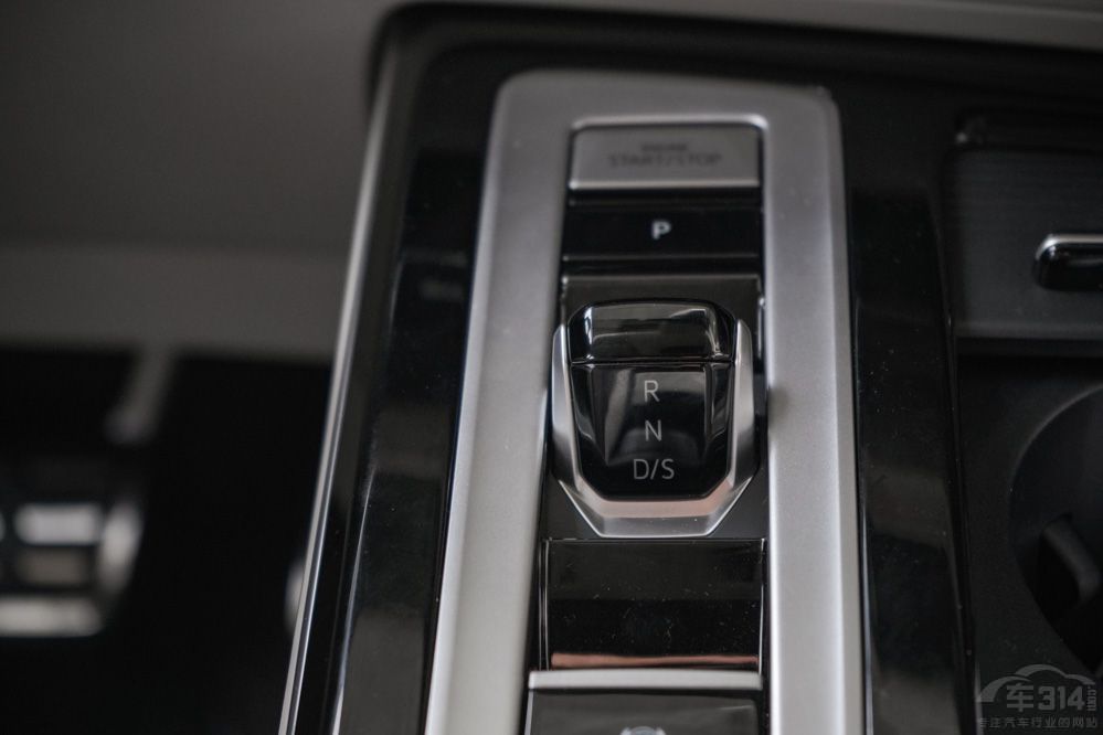 ԇ{󱊔ѲSUVǼB