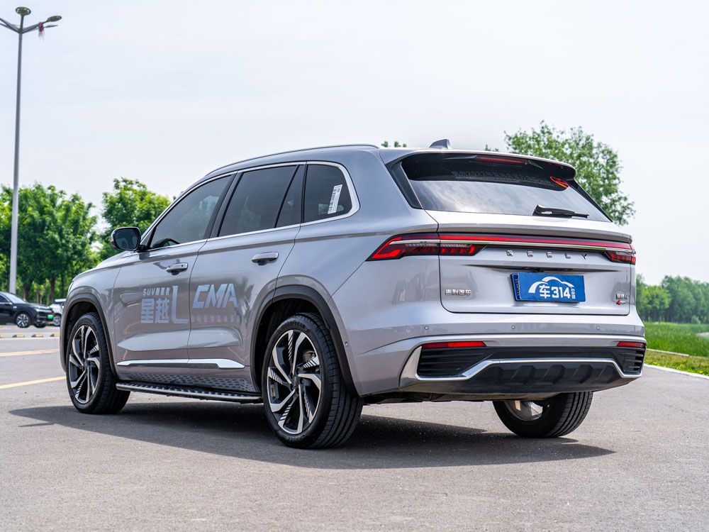 試駕吉利星越L四驅(qū)旗艦版:空間超越同級 試駕吉利星越L四驅(qū)旗艦版:空間超越同級