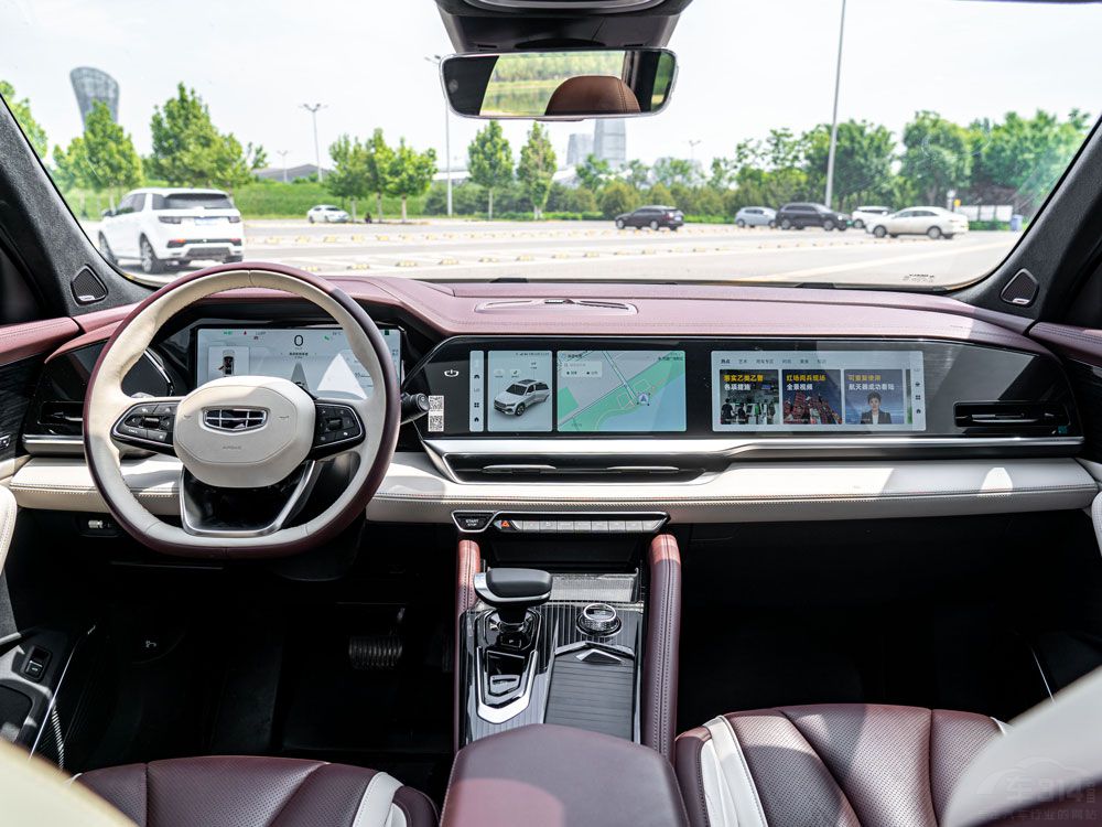 試駕吉利星越L四驅(qū)旗艦版:空間超越同級 試駕吉利星越L四驅(qū)旗艦版:空間超越同級