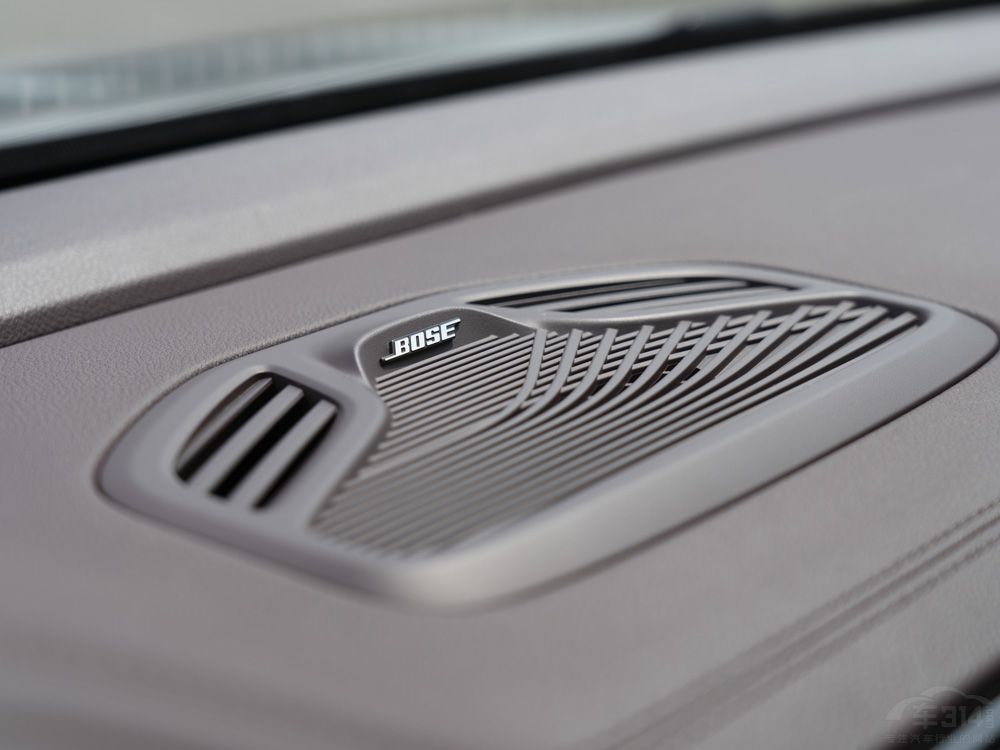 試駕吉利星越L四驅(qū)旗艦版:空間超越同級 試駕吉利星越L四驅(qū)旗艦版:空間超越同級