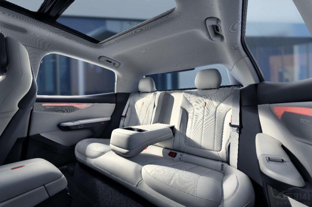 領(lǐng)克 07 EM-P刷新同級(jí)價(jià)值標(biāo)桿新高度  領(lǐng)克 07 EM-P刷新同級(jí)價(jià)值標(biāo)桿新高度