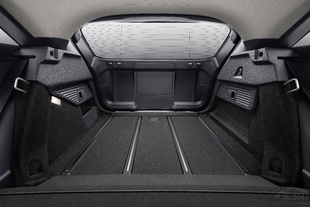 2024款凡爾賽C5 X &版本旅不凡優(yōu)雅登場 2024款凡爾賽C5 X &版本旅不凡優(yōu)雅登場