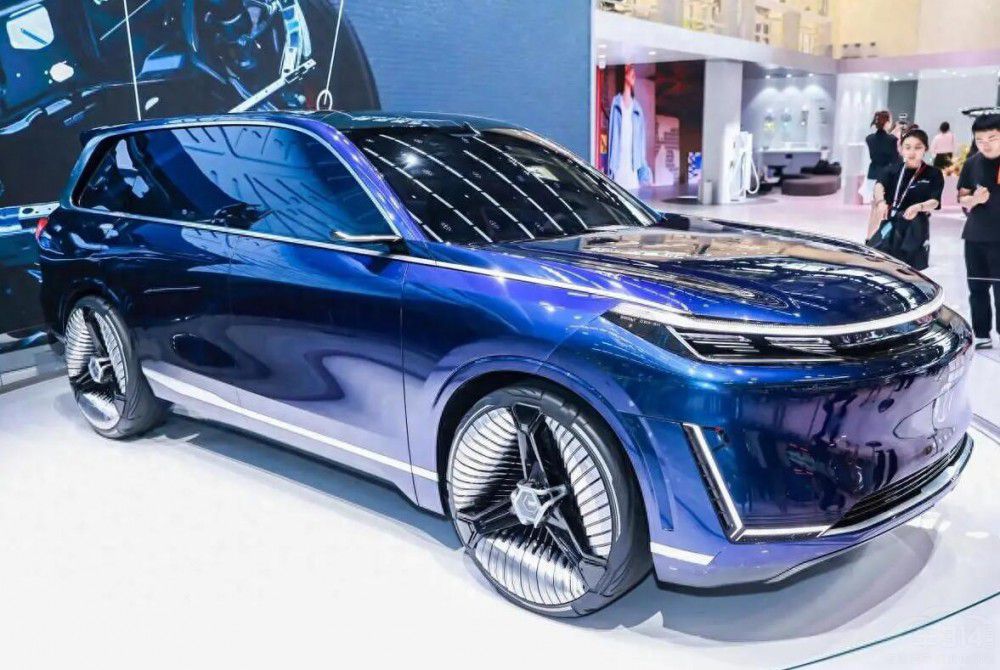 ܇չըѵSUVc(din)̫