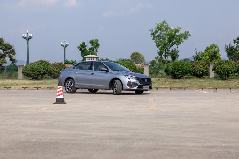 神龍汽車32周年構(gòu)建新格局 打造新神龍 神龍汽車32周年構(gòu)建新格局 打造新神龍