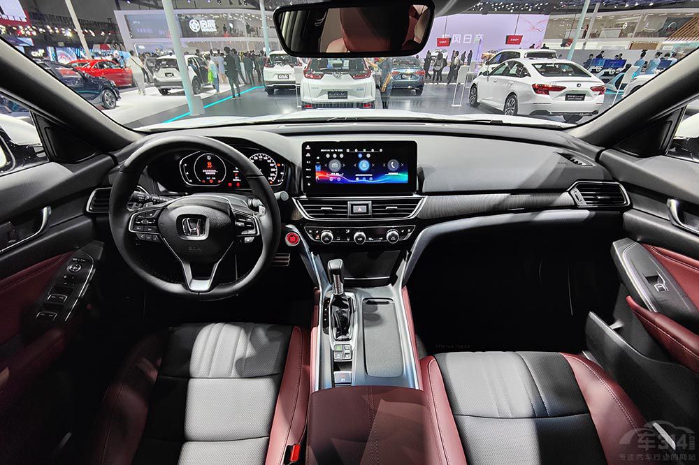 本田兄弟同室操戈 看英仕派如何擊敗雅閣 本田兄弟同室操戈 看英仕派如何擊敗雅閣