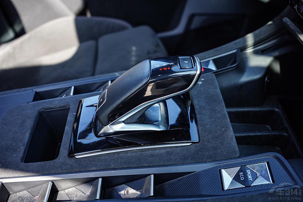 開(kāi)這幾款車(chē)回老家 門(mén)檻都能被“村花”踩平 開(kāi)這幾款車(chē)回老家 門(mén)檻都能被“村花”踩平