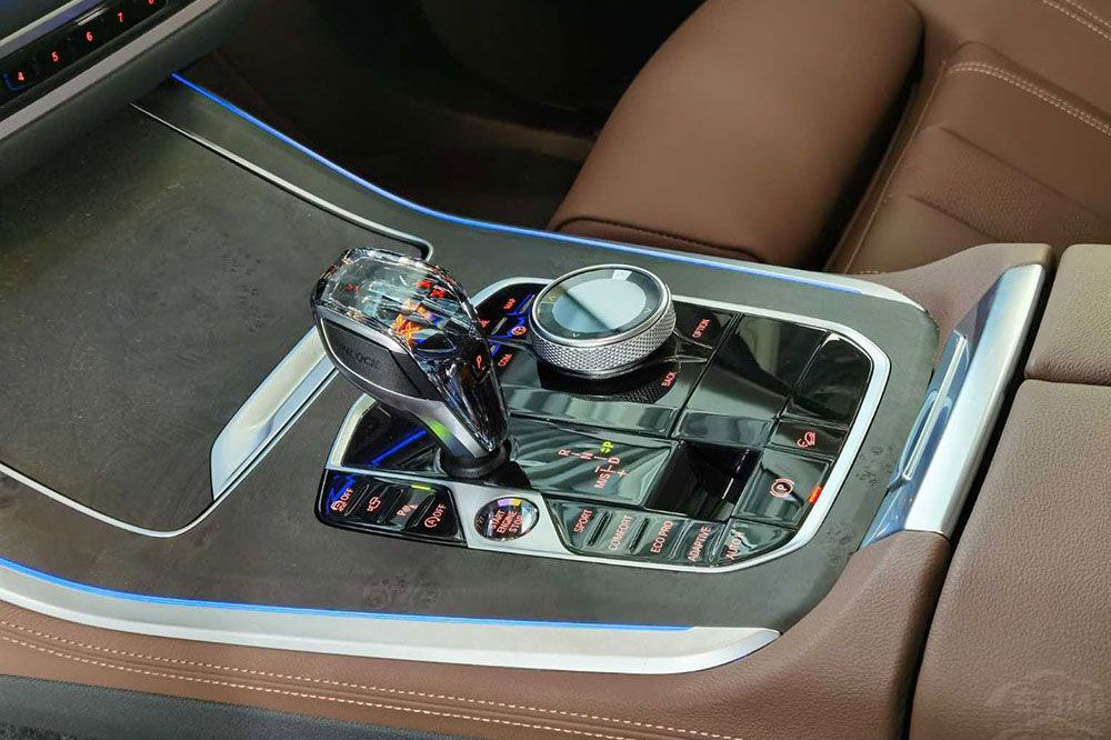 AдSUVYGLE͌RX5ԓxl