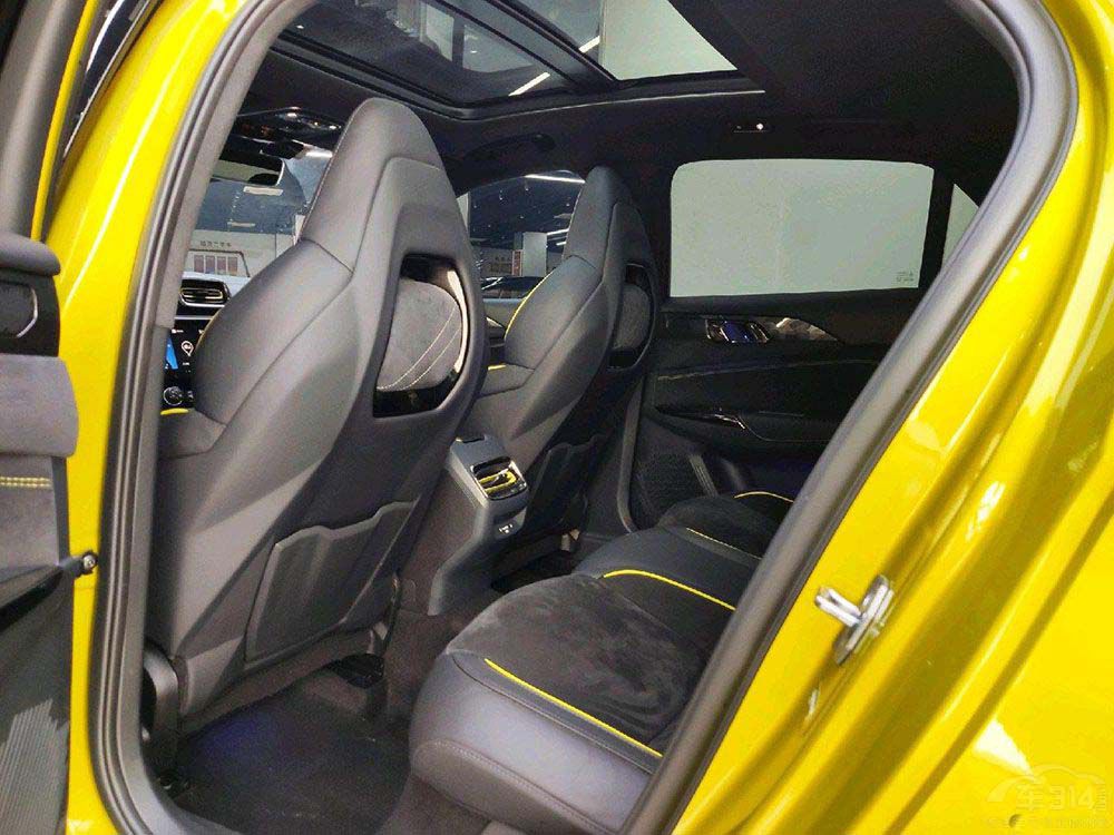 看完這款車你就明白了 原來(lái)寶馬1系不香了 看完這款車你就明白了 原來(lái)寶馬1系不香了