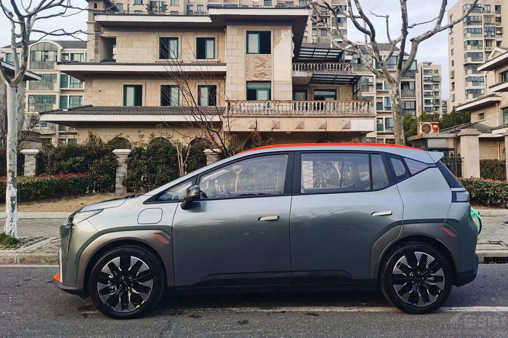 ԪPLUSAION Y  ߵԓôx