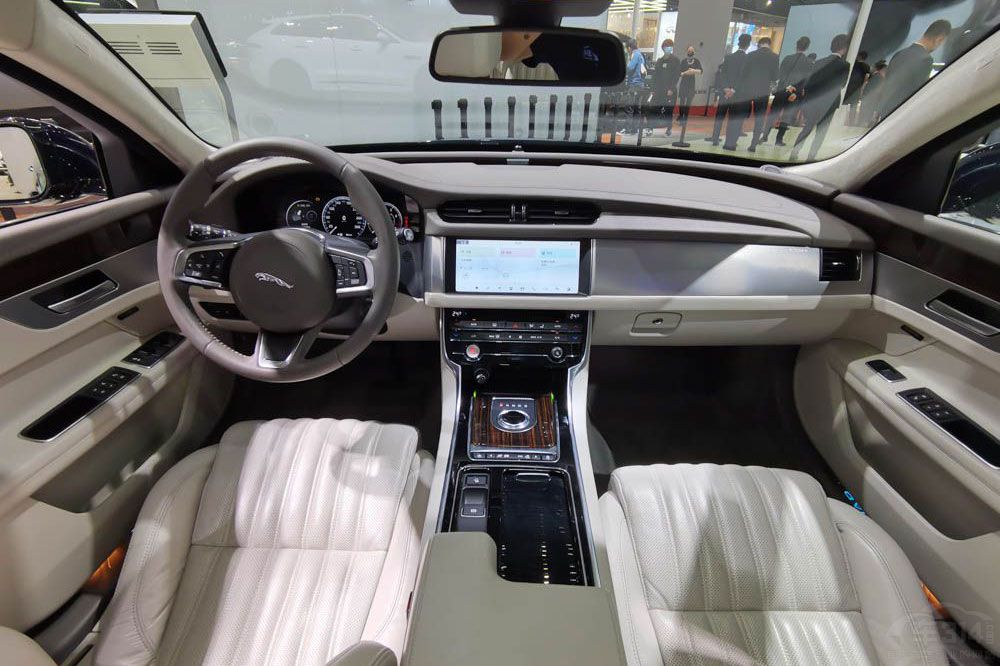 二線豪華行政家轎PK  這三款車不容錯(cuò)過(guò) 二線豪華行政家轎PK  這三款車不容錯(cuò)過(guò)