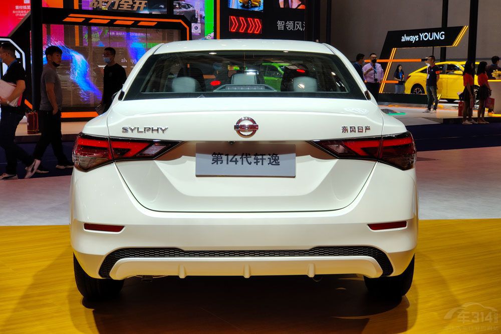 10W級家轎該如何選擇  軒逸還是UNI-V? 10W級家轎該如何選擇  軒逸還是UNI-V?