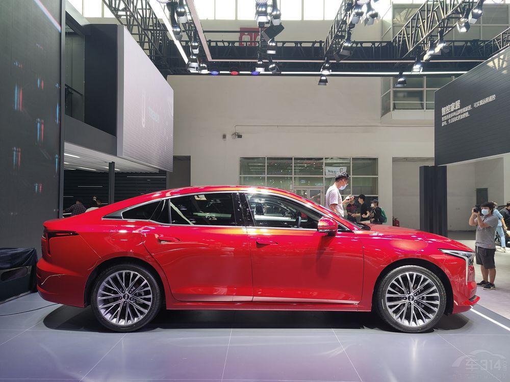 全新第三代奔騰B70獲C-NCAP五星安全車 全新第三代奔騰B70獲C-NCAP五星安全車