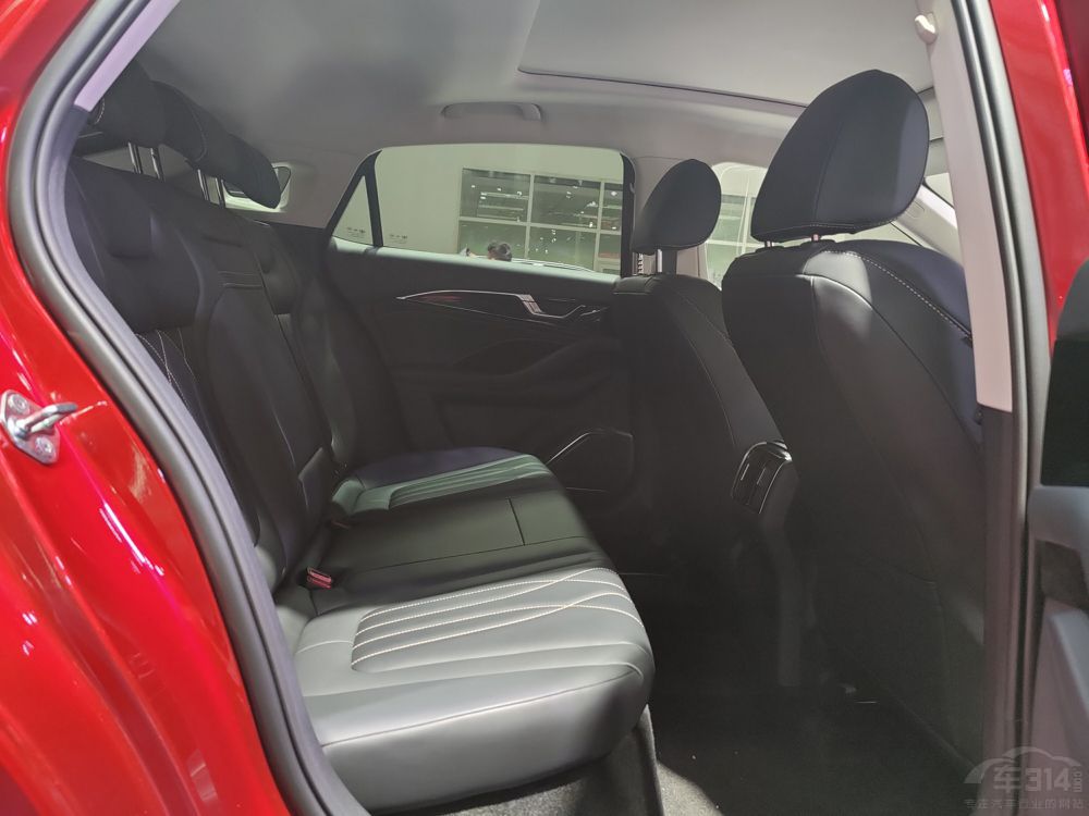 全新第三代奔騰B70獲C-NCAP五星安全車 全新第三代奔騰B70獲C-NCAP五星安全車