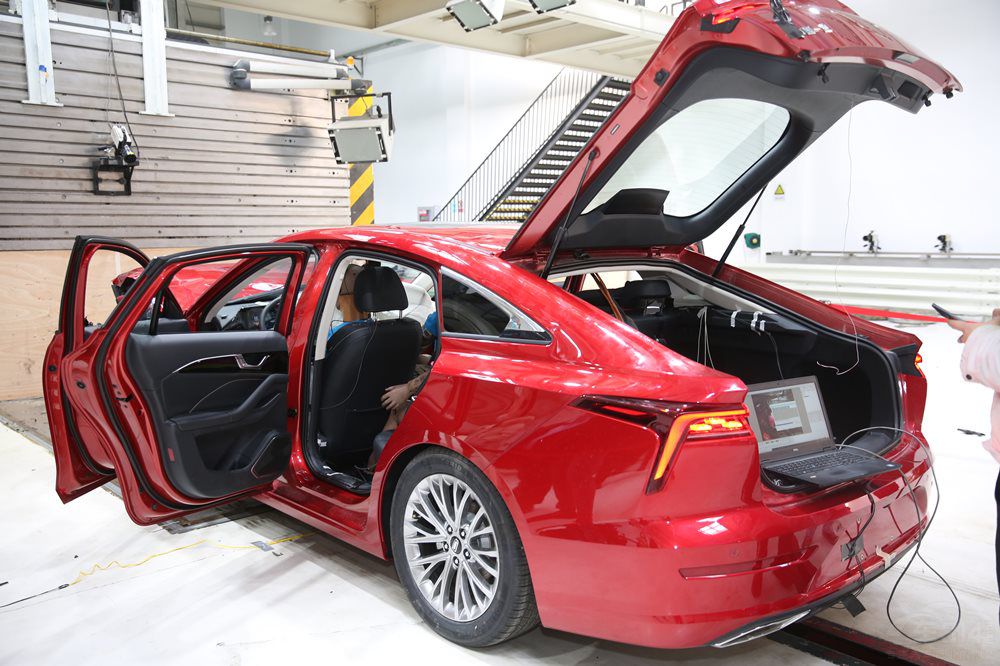 全新第三代奔騰B70獲C-NCAP五星安全車 全新第三代奔騰B70獲C-NCAP五星安全車