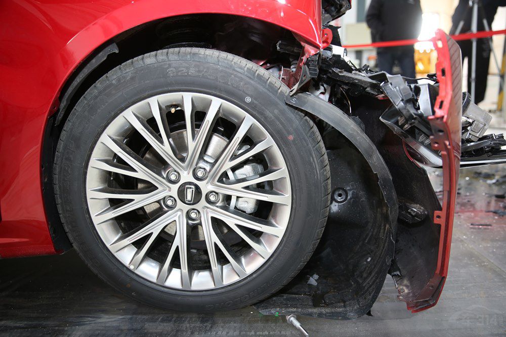 全新第三代奔騰B70獲C-NCAP五星安全車 全新第三代奔騰B70獲C-NCAP五星安全車