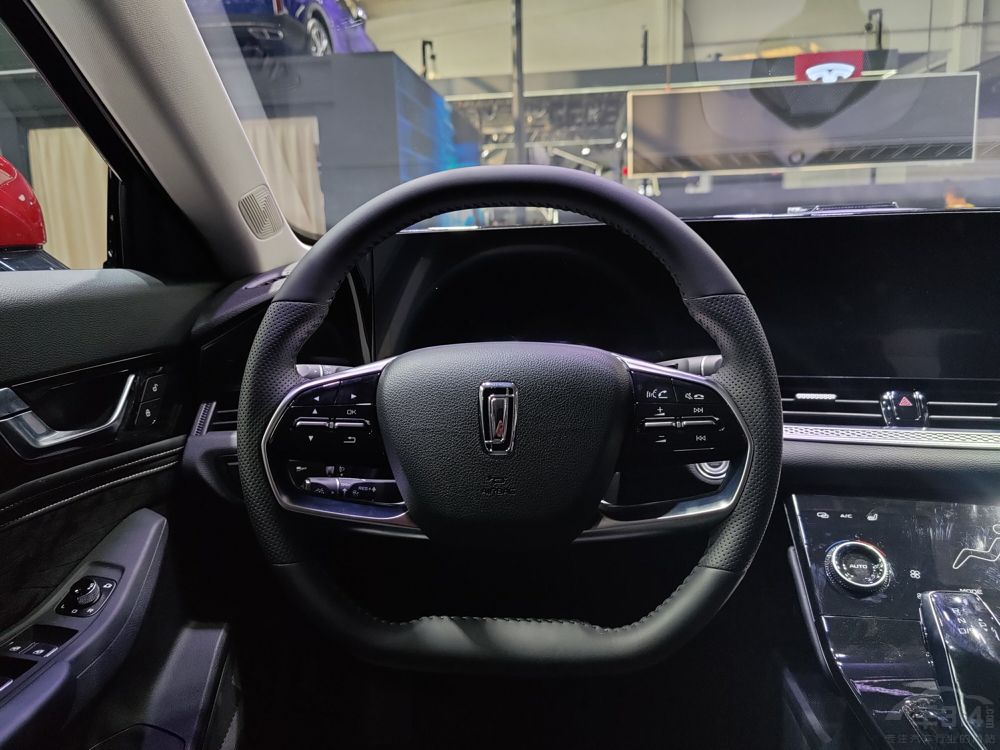 全新第三代奔騰B70獲C-NCAP五星安全車 全新第三代奔騰B70獲C-NCAP五星安全車