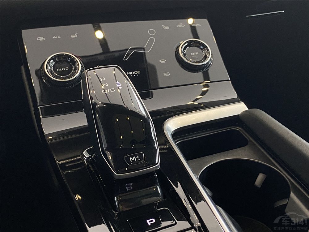 全新第三代奔騰B70獲C-NCAP五星安全車 全新第三代奔騰B70獲C-NCAP五星安全車