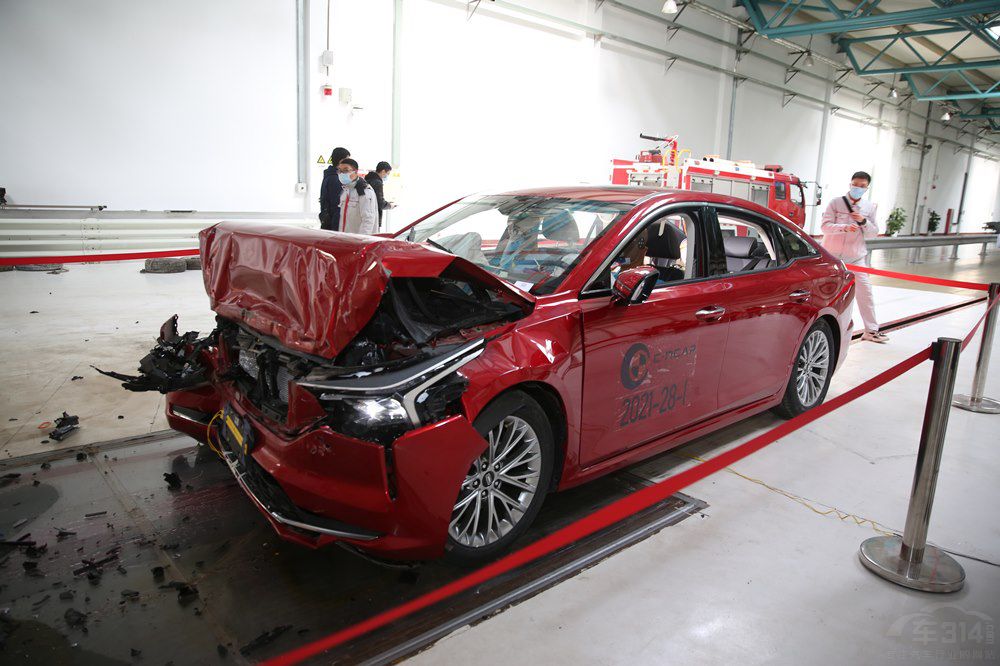 全新第三代奔騰B70獲C-NCAP五星安全車 全新第三代奔騰B70獲C-NCAP五星安全車