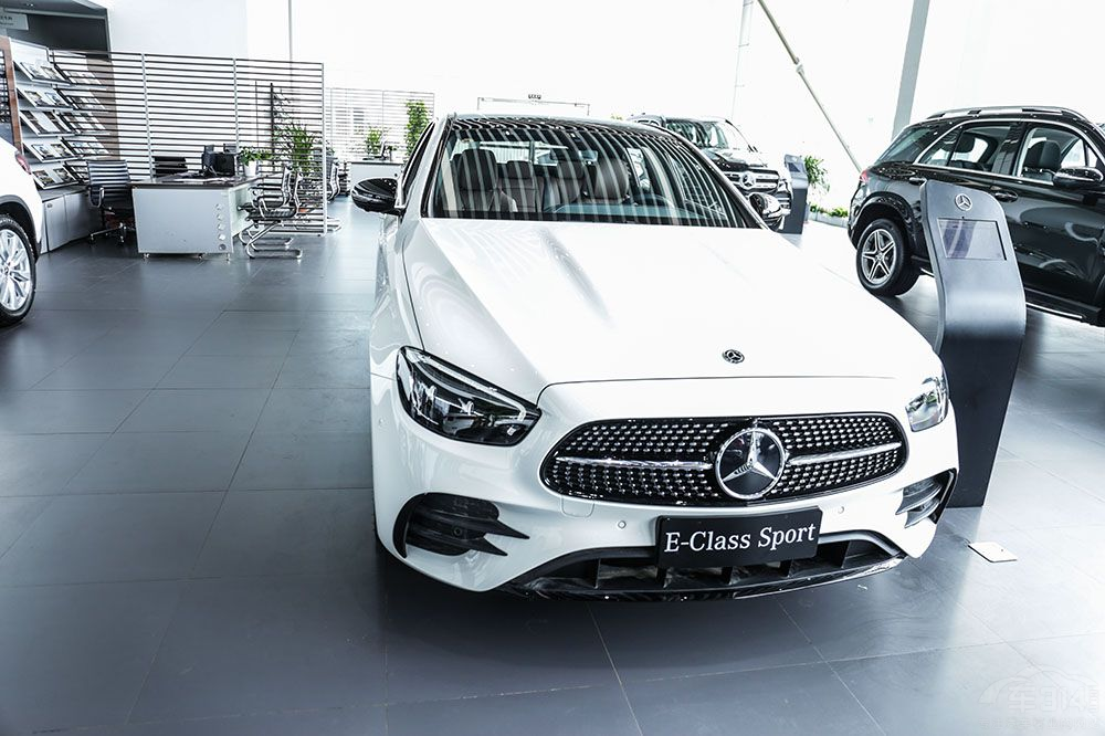 美系硬剛德系 林肯Z對(duì)比奔馳E級(jí)誰(shuí)更豪華 美系硬剛德系 林肯Z對(duì)比奔馳E級(jí)誰(shuí)更豪華