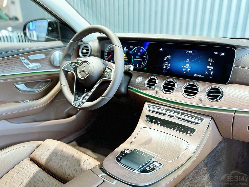 美系硬剛德系 林肯Z對(duì)比奔馳E級(jí)誰(shuí)更豪華 美系硬剛德系 林肯Z對(duì)比奔馳E級(jí)誰(shuí)更豪華