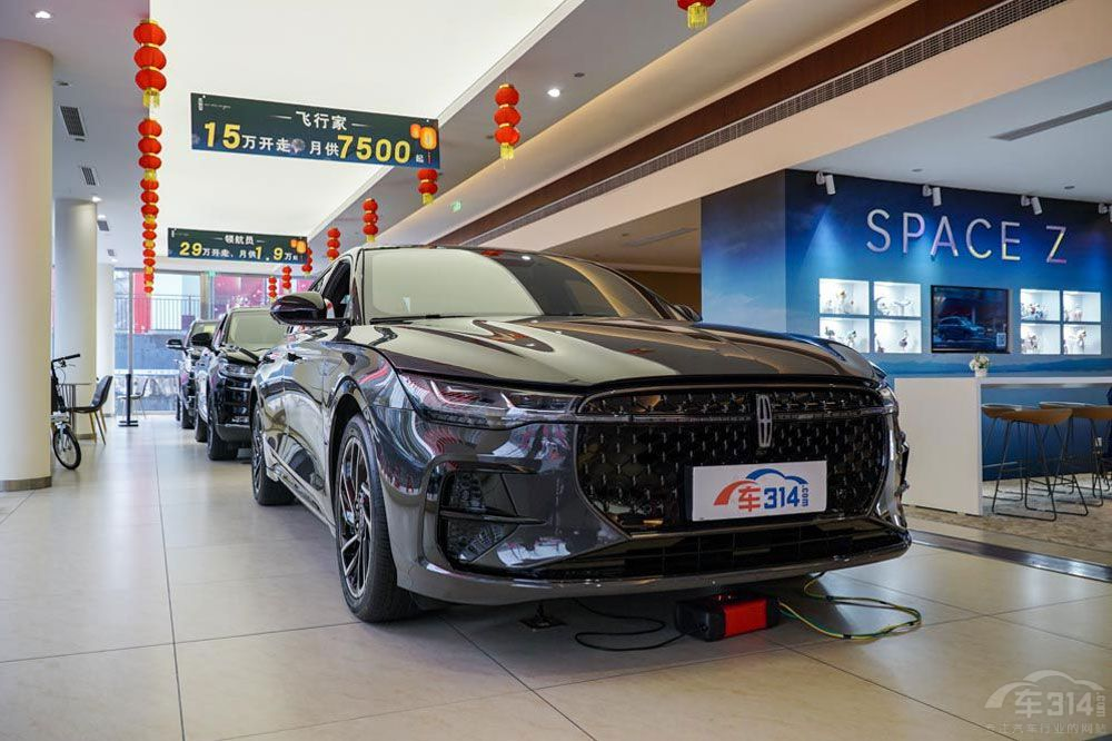 美系硬剛德系 林肯Z對(duì)比奔馳E級(jí)誰(shuí)更豪華 美系硬剛德系 林肯Z對(duì)比奔馳E級(jí)誰(shuí)更豪華