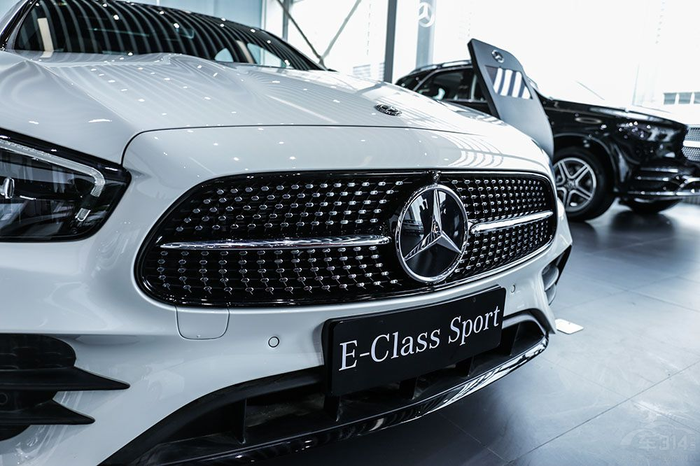 美系硬剛德系 林肯Z對(duì)比奔馳E級(jí)誰(shuí)更豪華 美系硬剛德系 林肯Z對(duì)比奔馳E級(jí)誰(shuí)更豪華