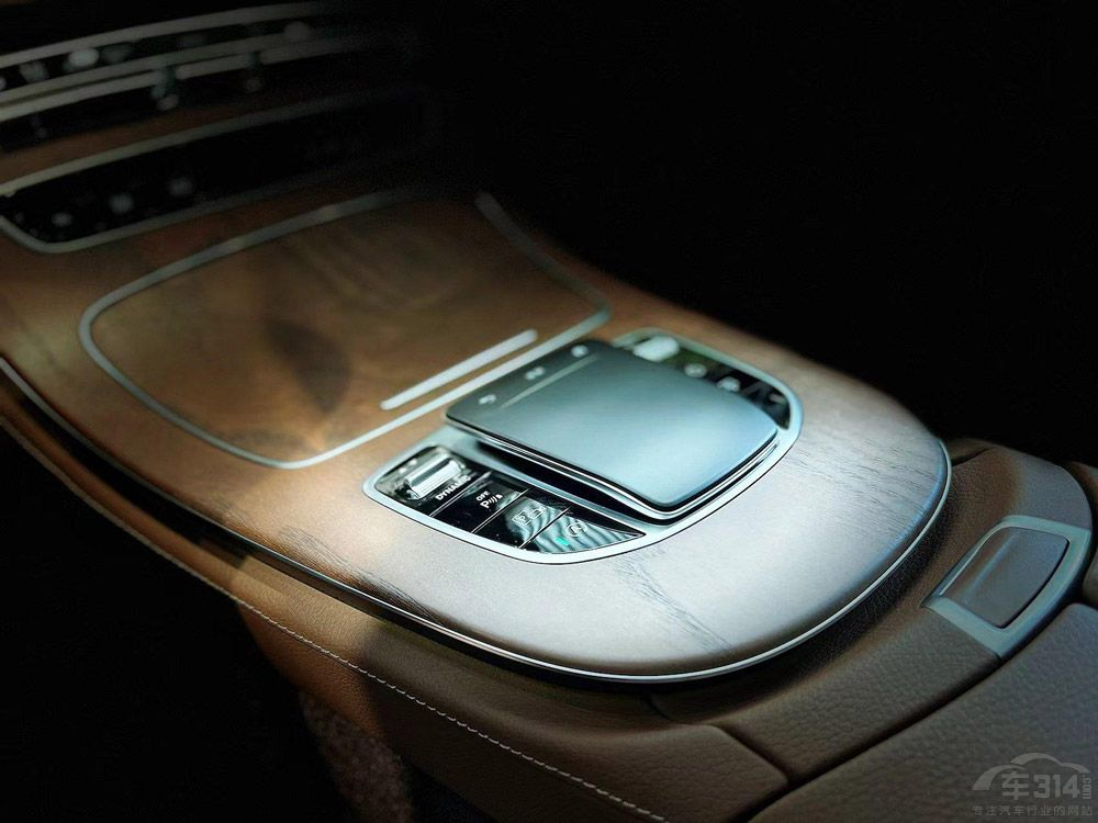 美系硬剛德系 林肯Z對(duì)比奔馳E級(jí)誰(shuí)更豪華 美系硬剛德系 林肯Z對(duì)比奔馳E級(jí)誰(shuí)更豪華