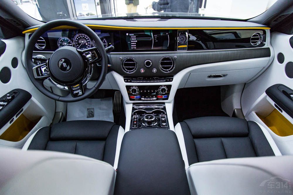 大排量行政車盤點(diǎn) 真正的西裝暴徒在這里 大排量行政車盤點(diǎn) 真正的西裝暴徒在這里