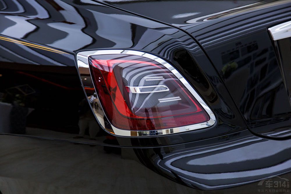 大排量行政車盤點(diǎn) 真正的西裝暴徒在這里 大排量行政車盤點(diǎn) 真正的西裝暴徒在這里