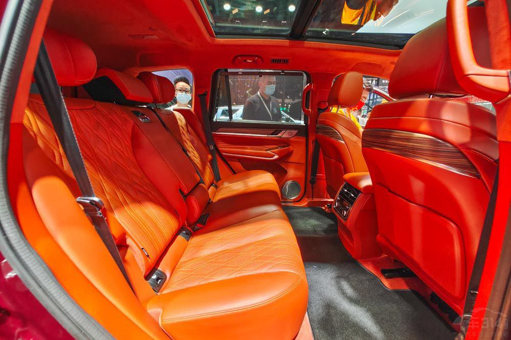 坦克500對(duì)比進(jìn)口車(chē)型 優(yōu)勢(shì)在商務(wù)范兒上? 坦克500對(duì)比進(jìn)口車(chē)型 優(yōu)勢(shì)在商務(wù)范兒上?