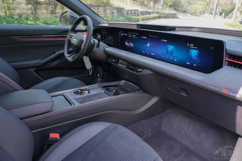 對比全新蒙迪歐和豐田凱美瑞誰更值得買 對比全新蒙迪歐和豐田凱美瑞誰更值得買