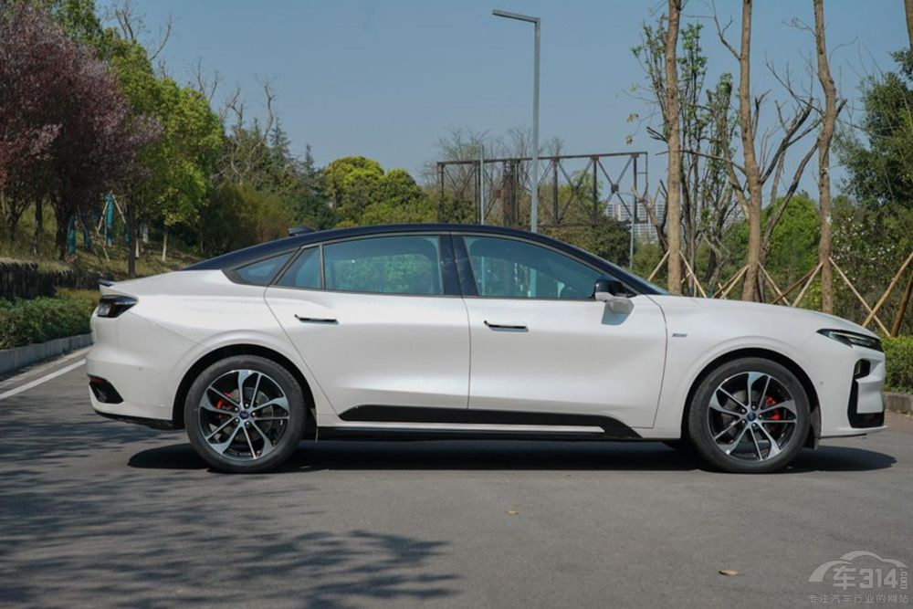 爭奪奧迪A4L的份額 蒙迪歐從“價格”開始 爭奪奧迪A4L的份額 蒙迪歐從“價格”開始