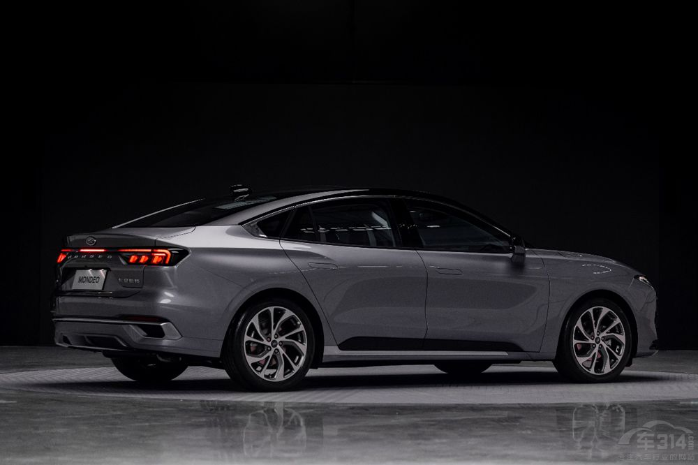 爭奪奧迪A4L的份額 蒙迪歐從“價格”開始 爭奪奧迪A4L的份額 蒙迪歐從“價格”開始