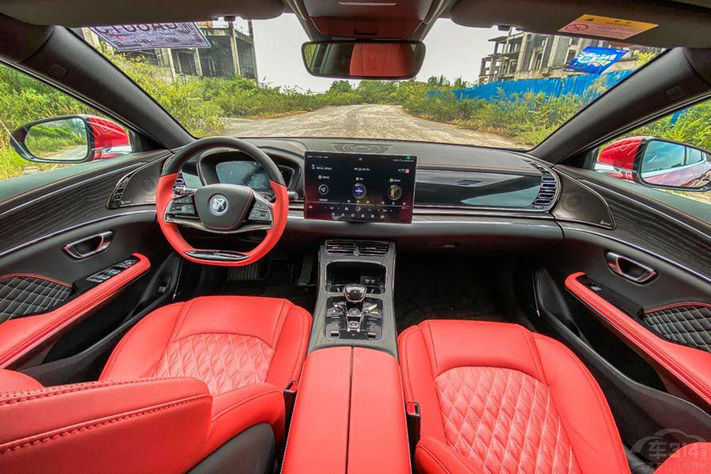 比亞迪漢DM-p駕到  Model 3P瞬間不香了 比亞迪漢DM-p駕到  Model 3P瞬間不香了