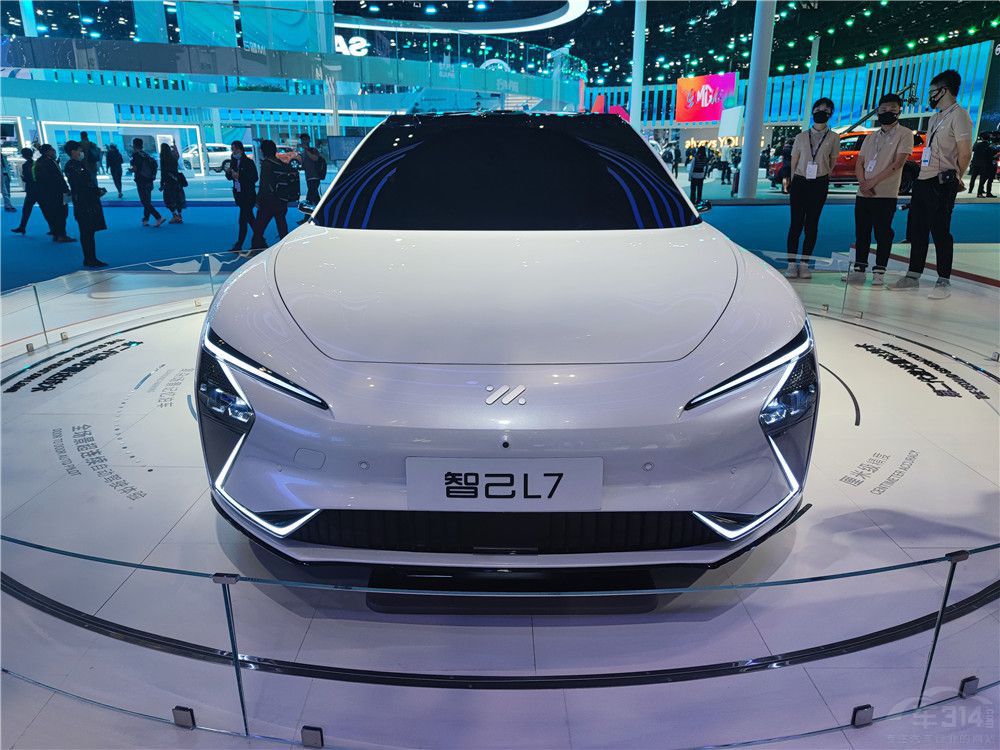 ǼL7ZEEKR 001 lһI