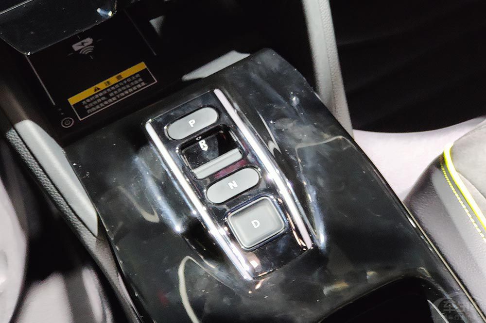 eNS1ȊWQ2L e-tronlֵI