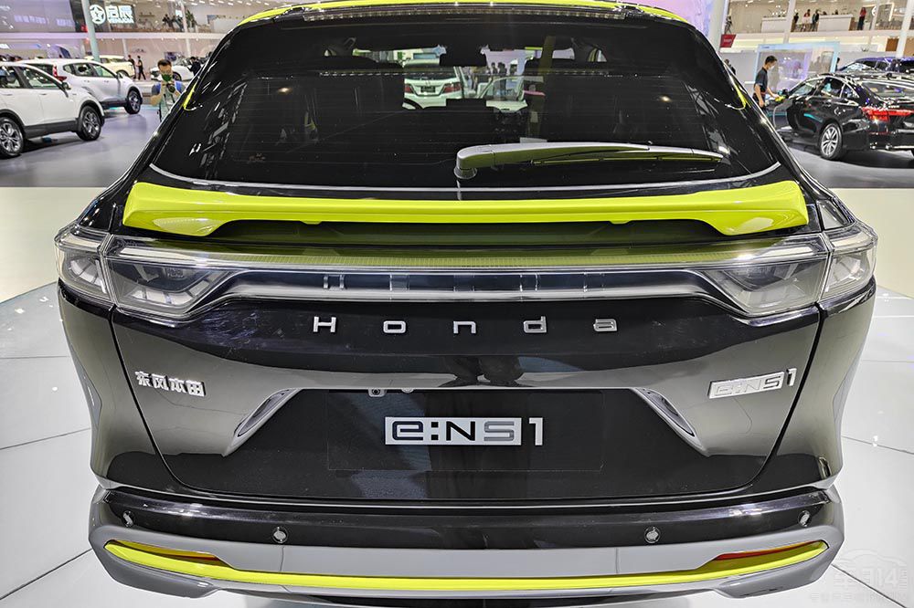 eNS1ȊWQ2L e-tronlֵI