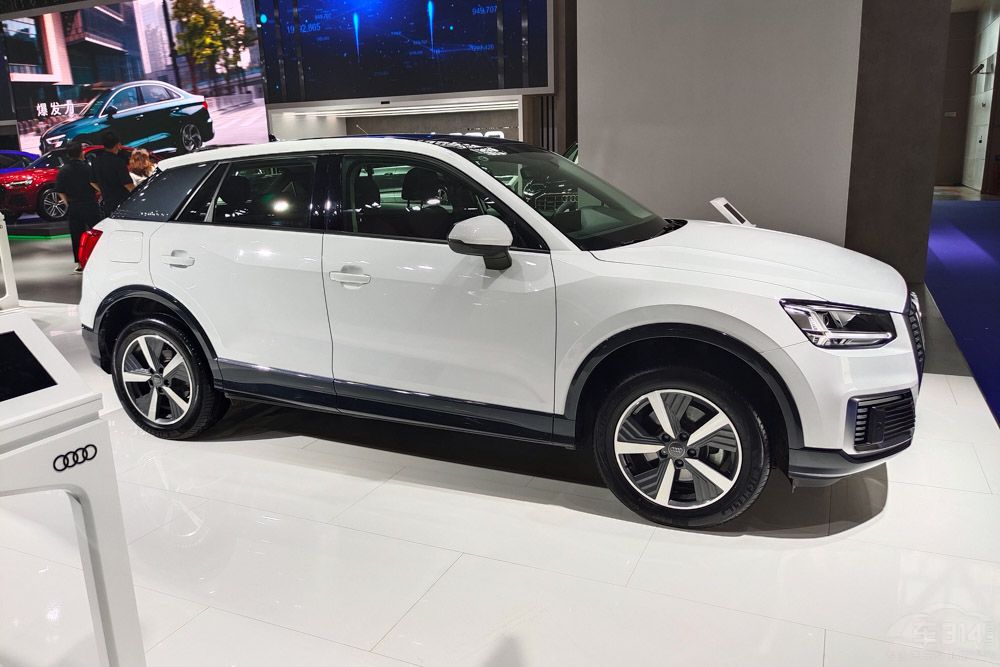 eNS1ȊWQ2L e-tronlֵI