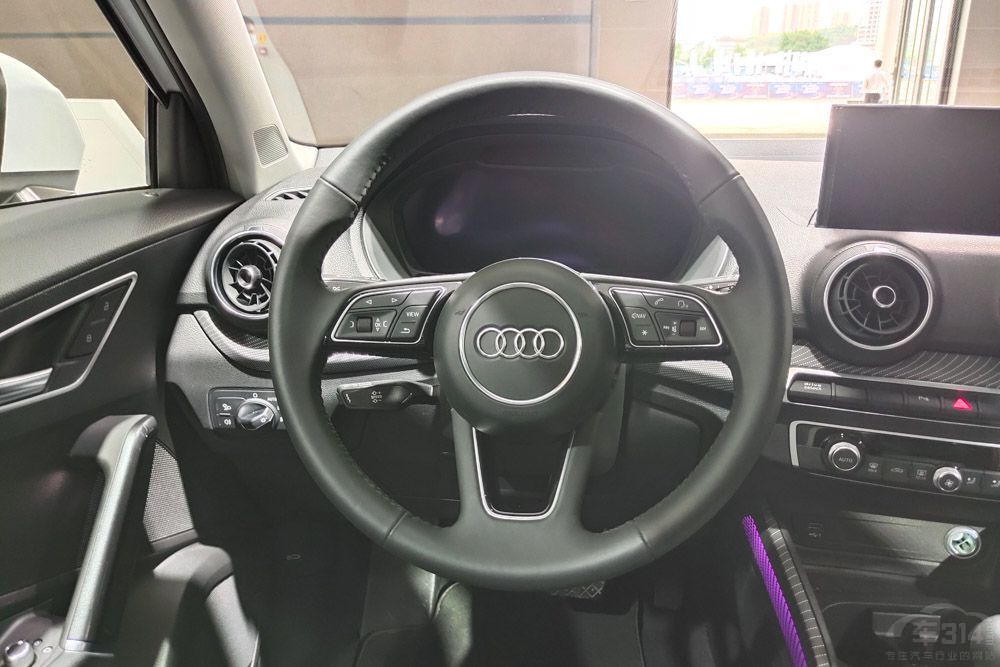 eNS1ȊWQ2L e-tronlֵI