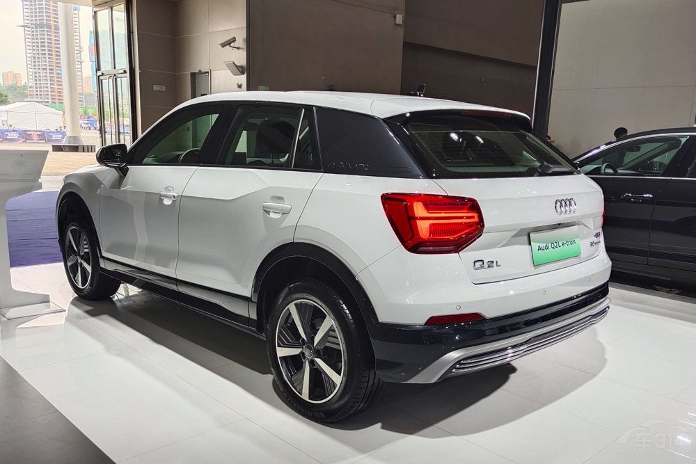 eNS1ȊWQ2L e-tronlֵI