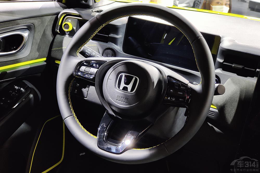 eNS1ȊWQ2L e-tronlֵI