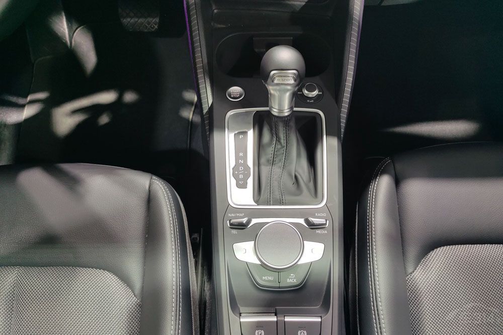 eNS1ȊWQ2L e-tronlֵI