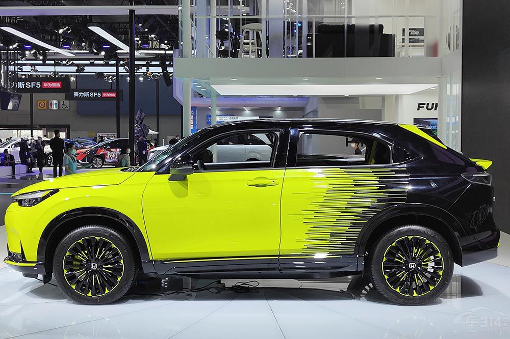 eNS1ȊWQ2L e-tronlֵI